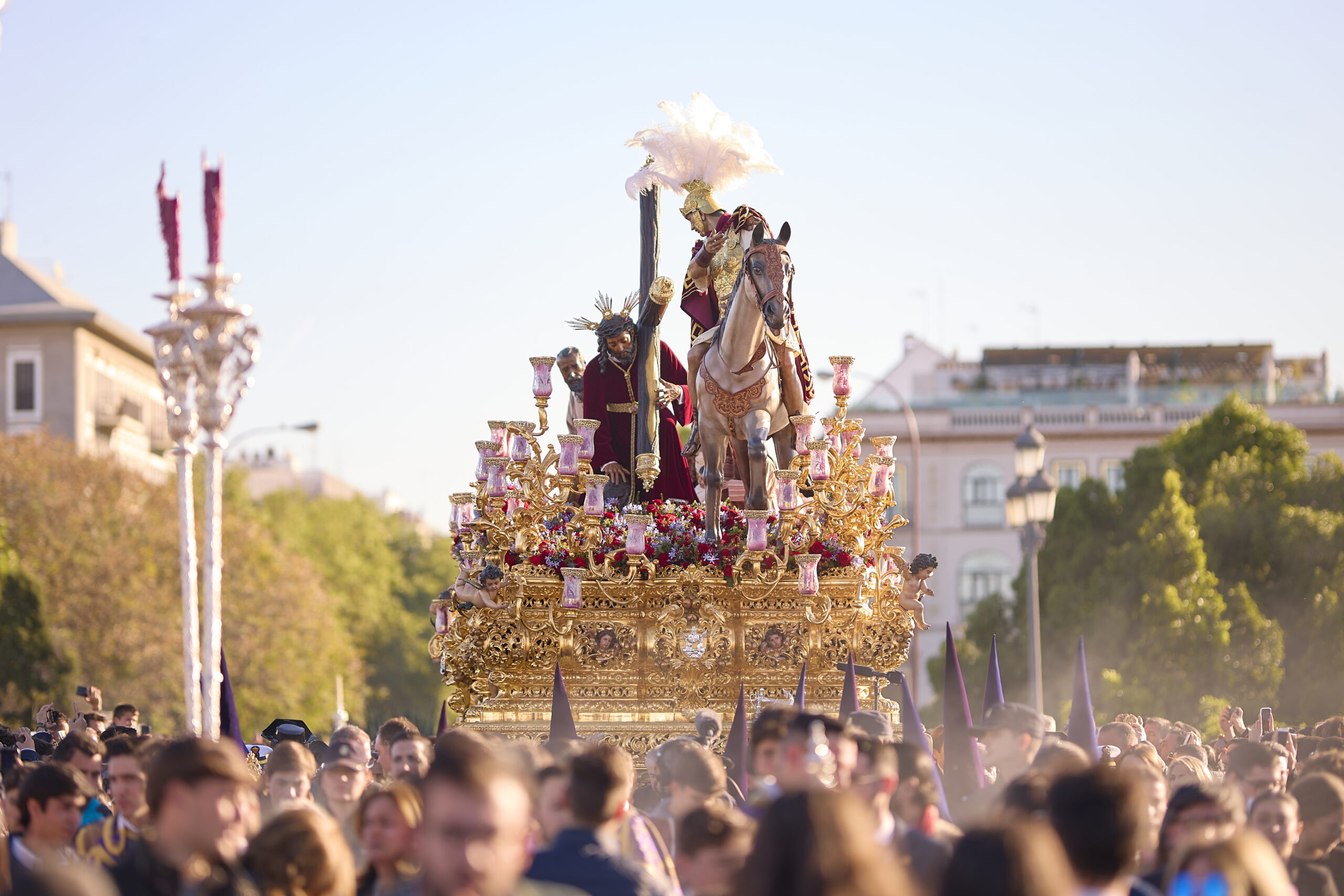 El Santísimo Cristo de las Tres Caídas en la mañana del Viernes Santo